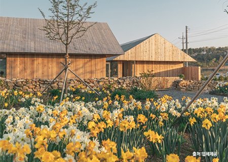 [충남] 소쿠리밥상과 예산여행(추사고택, 의좋은 형제마을, 예당호 느린호수길)/백설농부 정원카페 당일